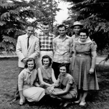 The Heyne family, Undated (archival photograph)