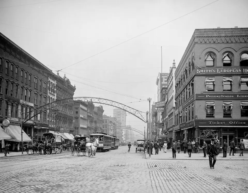 North High Street from Broad, 1910 (archival photograph)