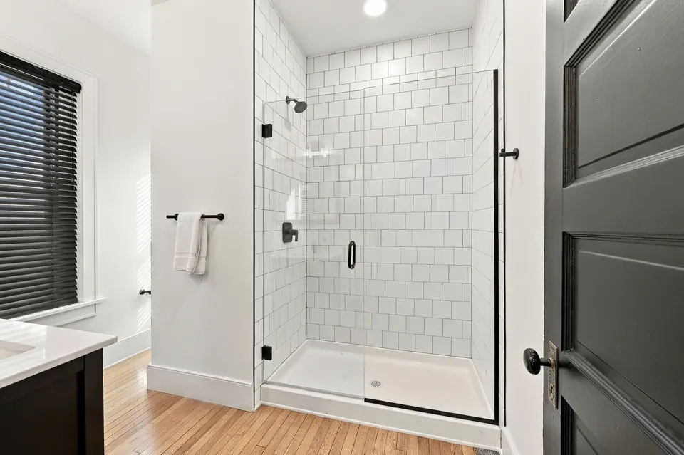 Unit 1, bathroom