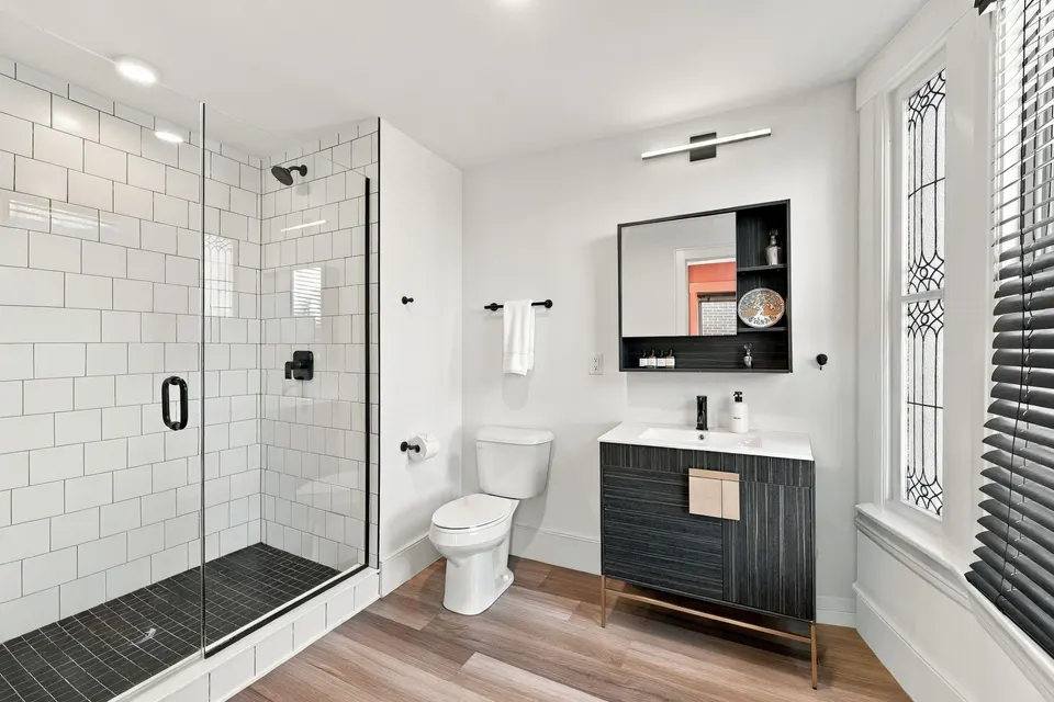Unit 2, bathroom