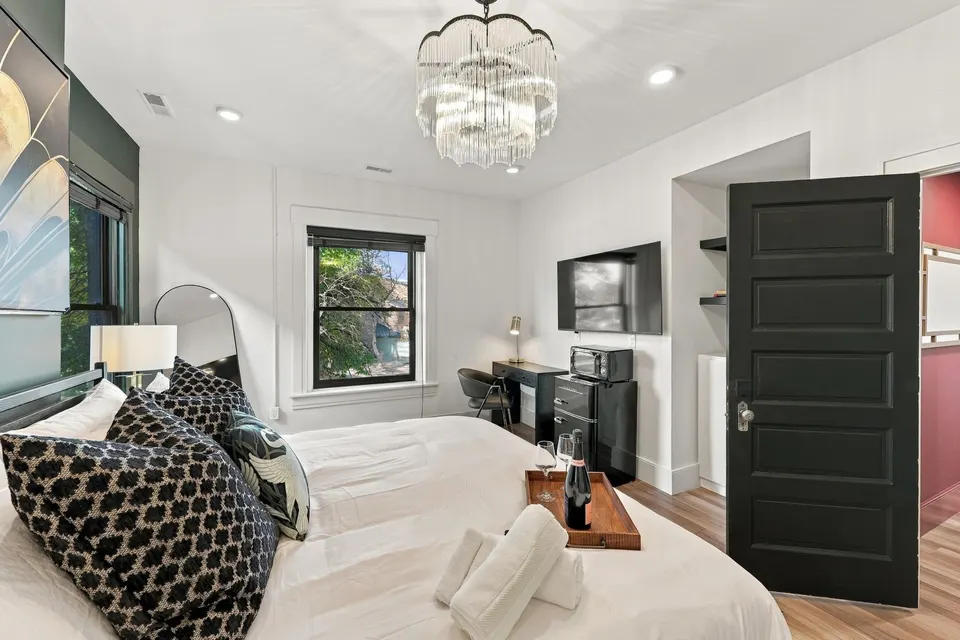 Unit 4, bedroom (view 2)