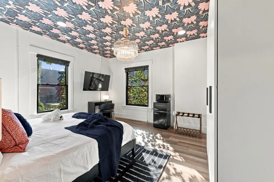 Unit 5, bedroom (view 3)