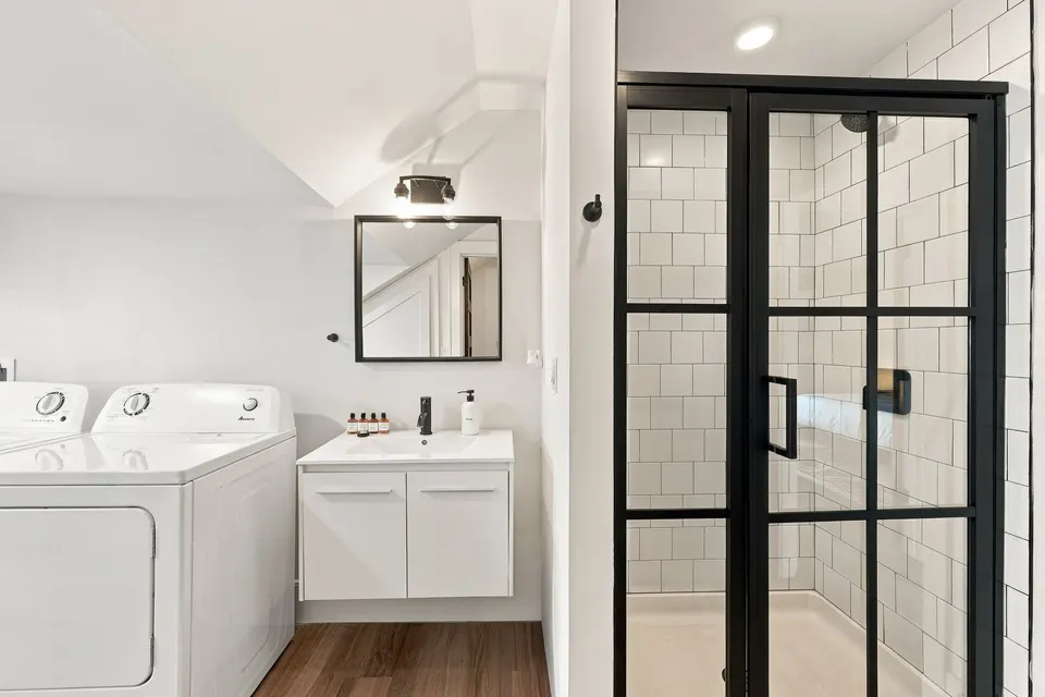 Unit 6, bathroom